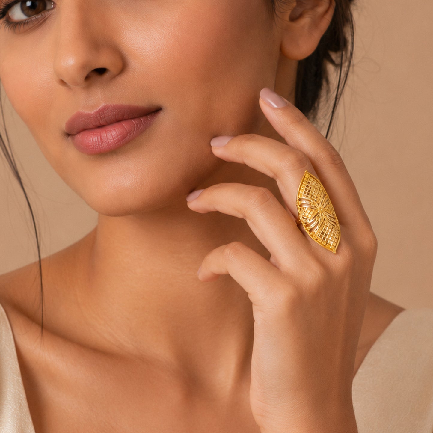 22K Kolkata Cocktail Gold Ring by Manuvel Malabar Jewellers, detail view 5